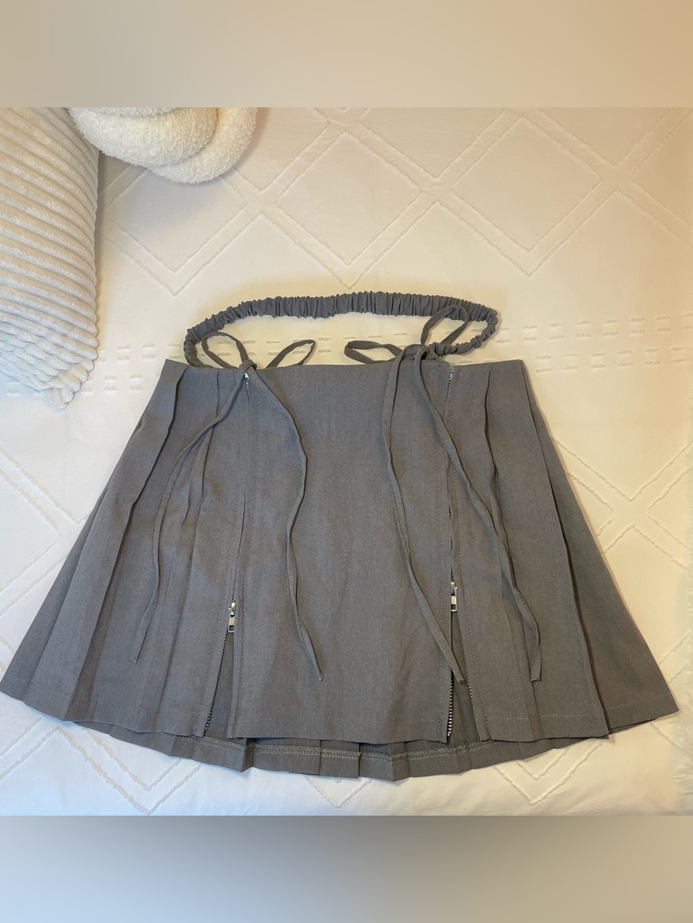 Pleated Mini Skirt with front zippers size S